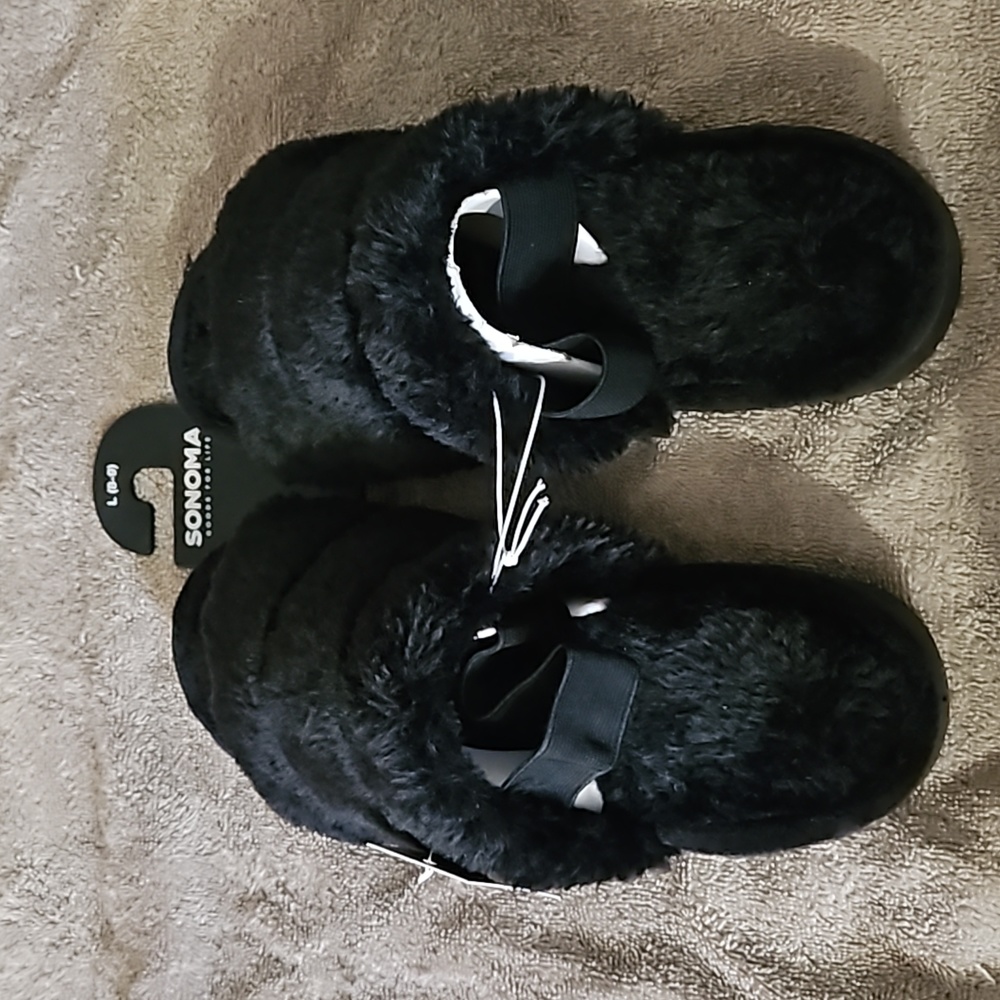 NWT Large 8-9 Black Slippers